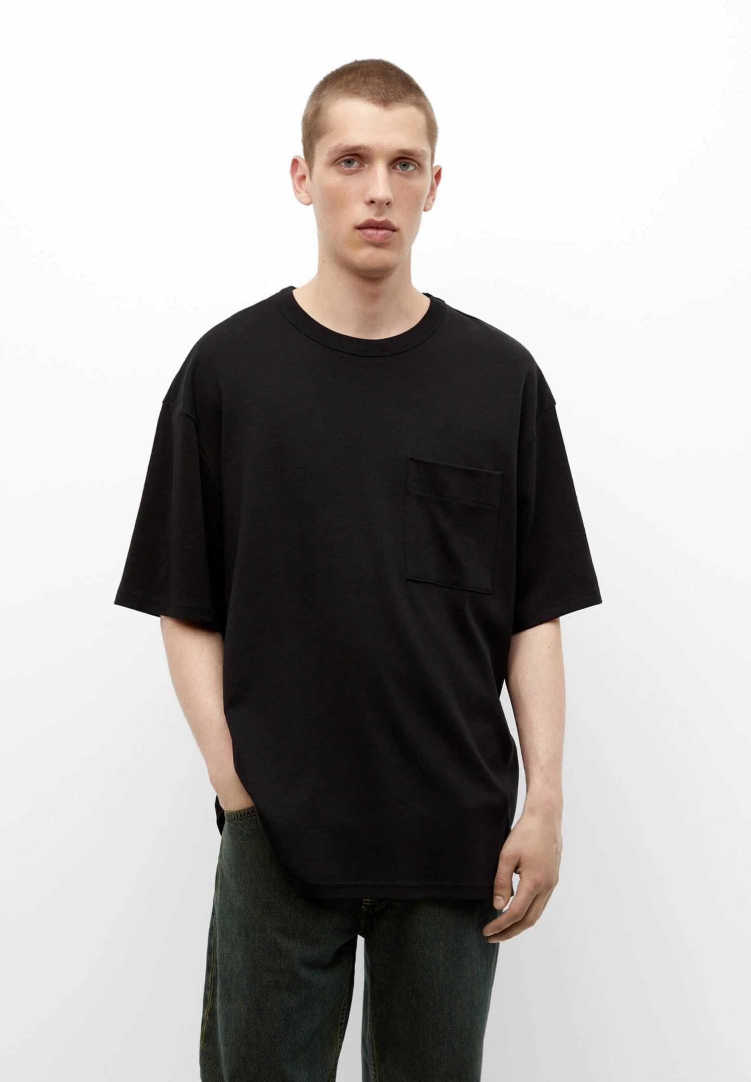 PULL & BEAR Short SleeveWith PocketT-Shirt BasicBlack Uomo T-shirt E Polo PUC22O1N4-Q11 1 PULL & BEAR Short SleeveWith PocketT-Shirt BasicBlack Uomo T-shirt E Polo PUC22O1N4-Q11