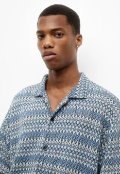 PULL & BEAR Stwd Print Short Sleeve - Camicia - Blue 10 PULL & BEAR Stwd Print Short Sleeve - Camicia - Blue -Pull & Bear 9c181eb4996e4b37893876798dd1ce8f