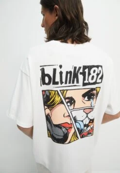 PULL & BEAR Blink 182 - T-Shirt Con Stampa - White -Pull & Bear 9e4d2a288b8f449986f654ca3d086307