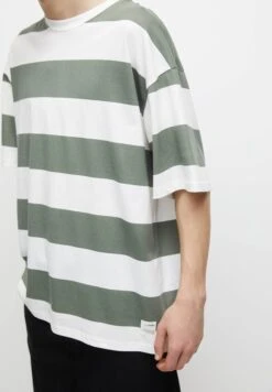 PULL & BEAR Striped Short SleeveT-Shirt Con StampaGreen Uomo T-shirt E Polo PUC22O1KJ-M11 10 PULL & BEAR Striped Short SleeveT-Shirt Con StampaGreen Uomo T-shirt E Polo PUC22O1KJ-M11 -Pull & Bear a1588e582a174bb3b0f5a6473bcb7fc9