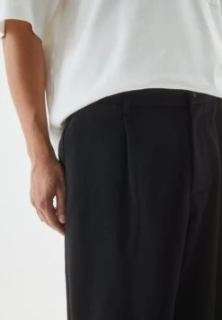 PULL & BEAR Wide Leg TailoredPantaloniBlack Uomo Pantaloni PUC22E0F1-Q11 -Pull & Bear a2196e7b9e054e879c23781bb603768e