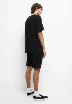 PULL & BEAR Bermuda With Turn-Up Hems - Shorts Di Jeans - Black -Pull & Bear a2a299bc86054b9d80f3a111894ee860