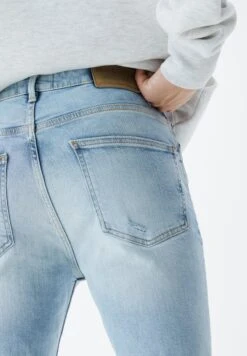 PULL & BEAR Ripped Jeans A SigarettaLight Blue Uomo Jeans PUC22G0PH-K13 -Pull & Bear a3eda100afe649a683fe8283174882ed