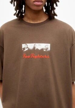PULL & BEAR Foo Fighters T-Shirt Con StampaBrown Uomo T-shirt E Polo PUC22O1N6-O11 -Pull & Bear a475fa29a1a74df08ca30468cb35ca46