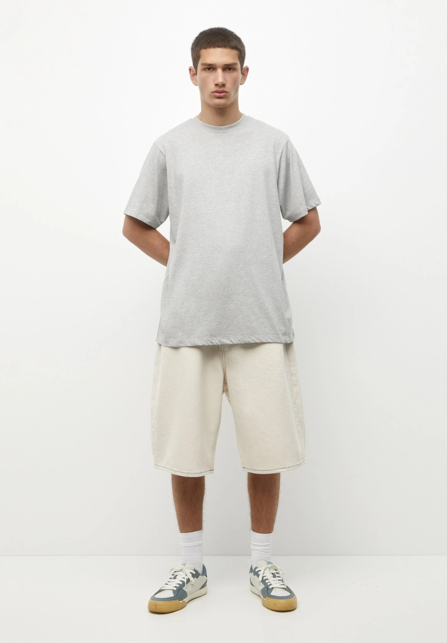 PULL & BEAR Baggy Fit Wide-Leg-Bermuda Shorts Di JeansBeige Uomo Jeans PUC22F0DH-B11 2 PULL & BEAR Baggy Fit Wide-Leg-Bermuda Shorts Di JeansBeige Uomo Jeans PUC22F0DH-B11 - immagine 2
