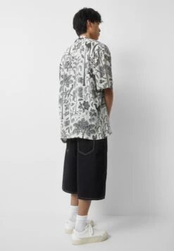 PULL & BEAR Short Sleeve - Print - Camicia - White -Pull & Bear a68de93d69624e34980fa375a44f3a9f