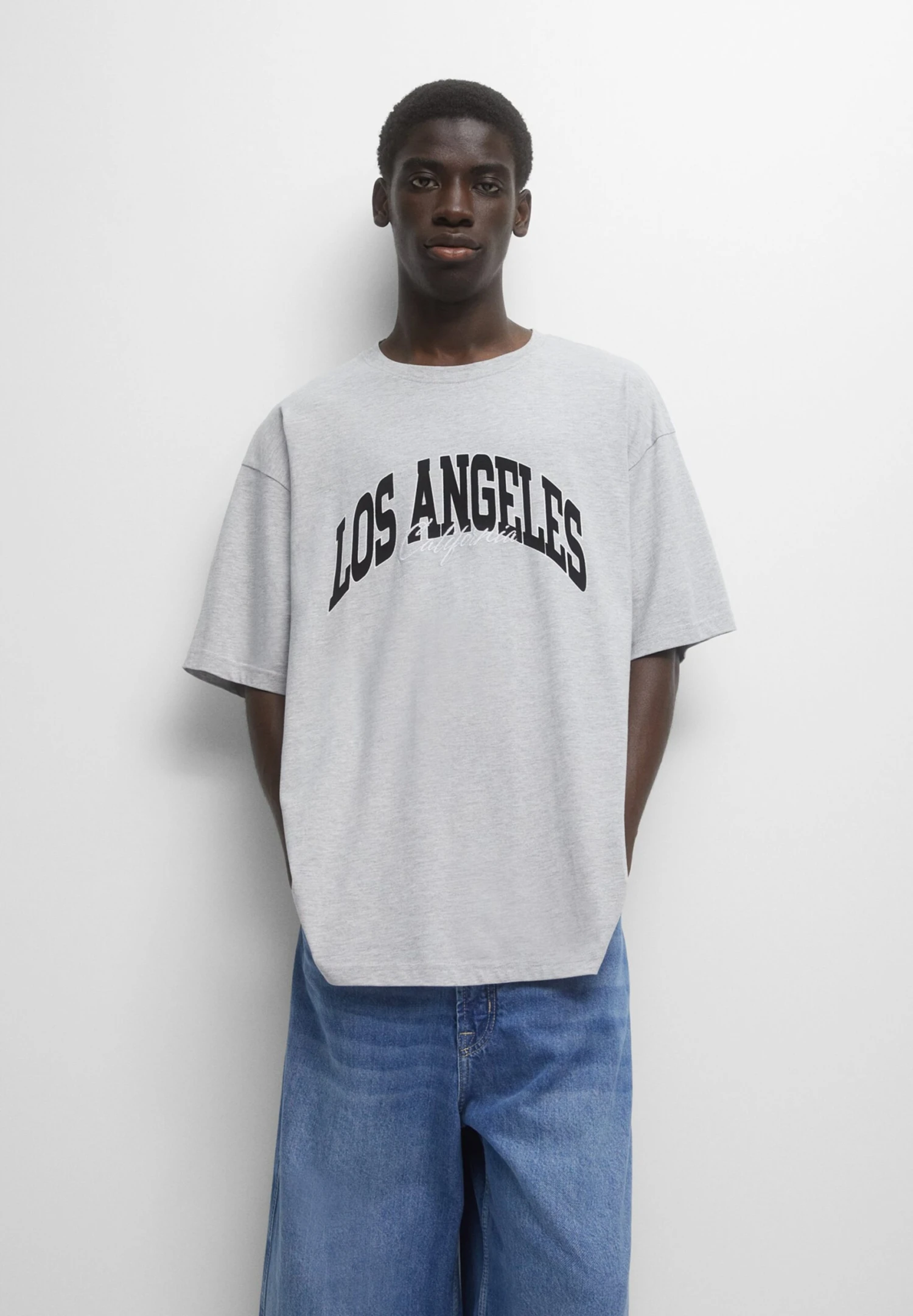 PULL & BEAR Los Angeles T-Shirt Con StampaLight Grey Uomo T-shirt E Polo PUC22O1P6-C11 1 PULL & BEAR Los Angeles T-Shirt Con StampaLight Grey Uomo T-shirt E Polo PUC22O1P6-C11