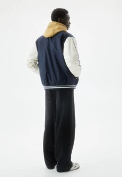 PULL & BEAR San Francisco VarsityGiubbotto BomberDark Blue Uomo Giacche PUC22T0T4-K11 -Pull & Bear a7969999d07245f6a5e1b8fd911ead68