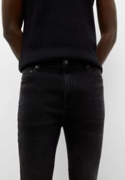 PULL & BEAR Basic Carrot - Jeans Slim Fit - Black 9 PULL & BEAR Basic Carrot - Jeans Slim Fit - Black -Pull & Bear a838927881b845129f17c075fb6c69d9