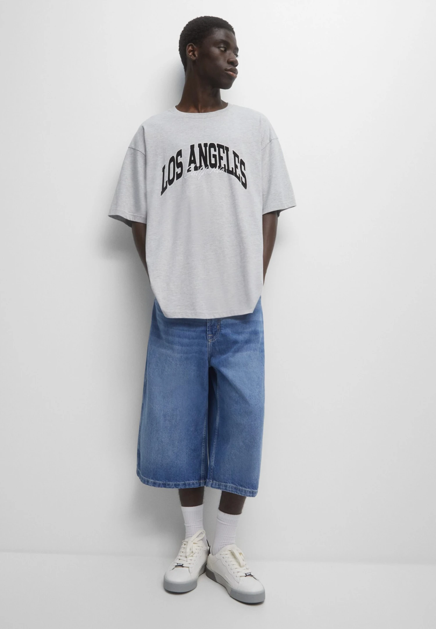 PULL & BEAR Los Angeles T-Shirt Con StampaLight Grey Uomo T-shirt E Polo PUC22O1P6-C11 2 PULL & BEAR Los Angeles T-Shirt Con StampaLight Grey Uomo T-shirt E Polo PUC22O1P6-C11 - immagine 2