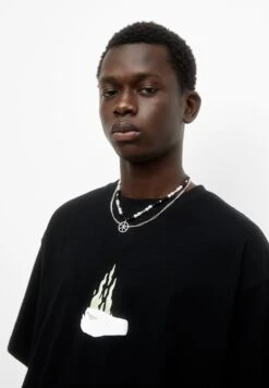 PULL & BEAR Short Sleeve With Contrast T-Shirt Con StampaBlack Uomo T-shirt E Polo PUC22O1OR-Q11 -Pull & Bear ab140da4d3a44c61ac99b8c550d44cb4