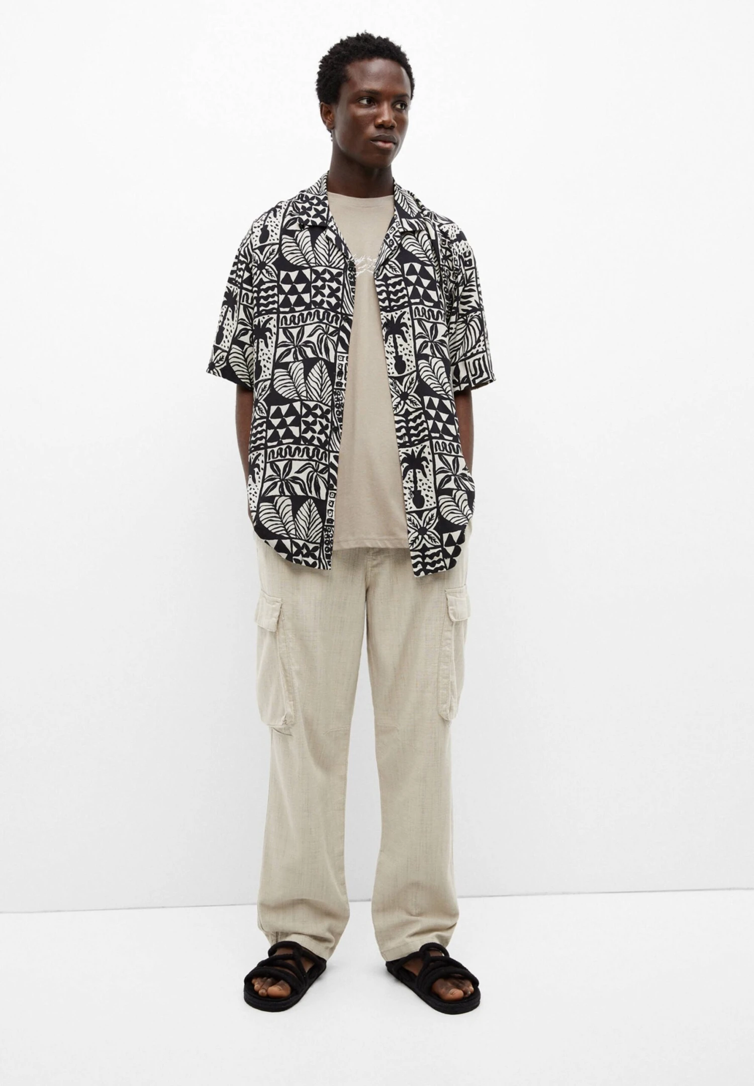 PULL & BEAR Floral Print- Camicia - Black 2 PULL & BEAR Floral Print- Camicia - Black - immagine 2