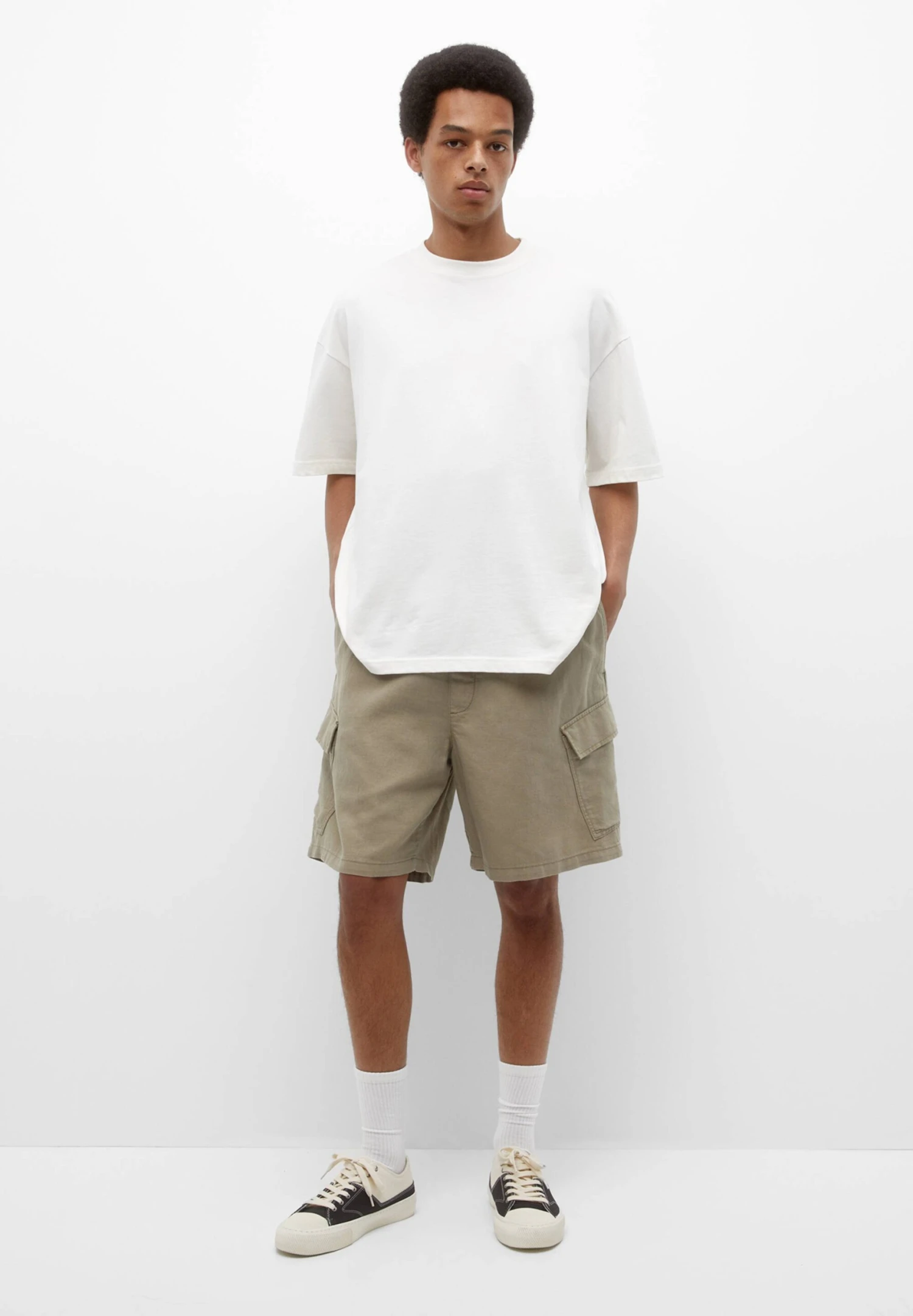 PULL & BEAR Rustic Bermuda- Shorts - Khaki 2 PULL & BEAR Rustic Bermuda- Shorts - Khaki - immagine 2
