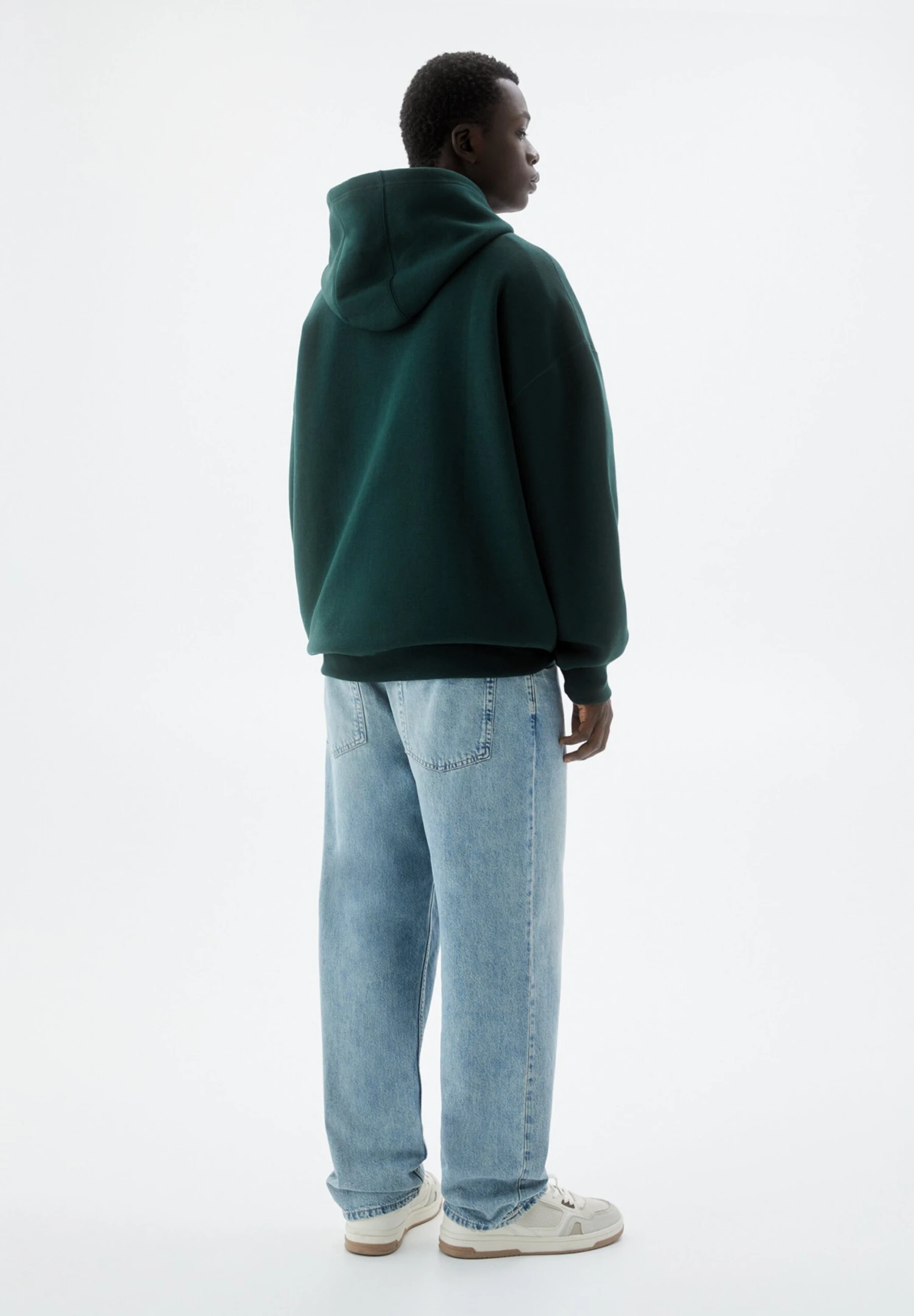 PULL & BEAR Queens Felpa Con CappuccioDark Green Uomo Maglieria E Felpe PUC22S0QX-M11 4 PULL & BEAR Queens Felpa Con CappuccioDark Green Uomo Maglieria E Felpe PUC22S0QX-M11 - immagine 4