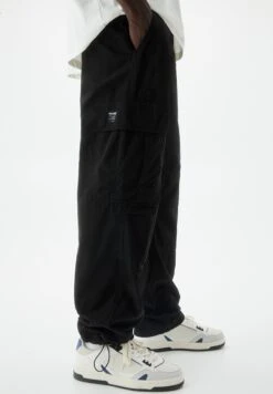 PULL & BEAR BaggyPantaloni CargoBlack Uomo Pantaloni PUC22E0F7-Q11 -Pull & Bear b099b0a18f564328af0ba94ccf7abf1c