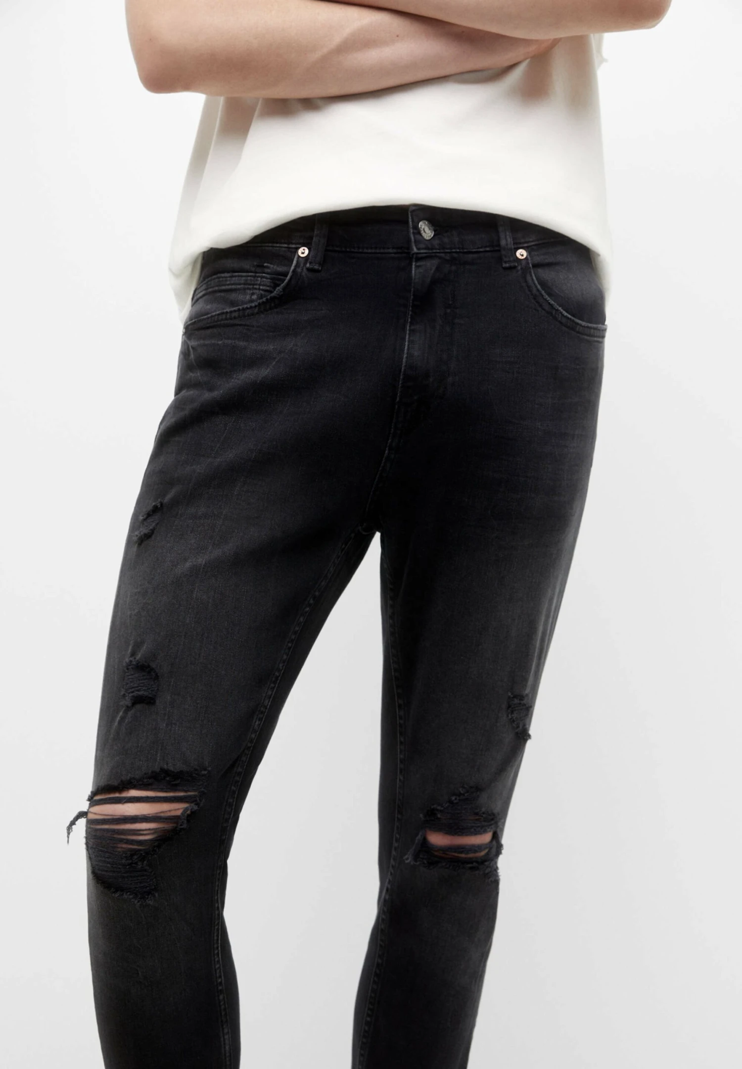 PULL & BEAR Ripped Carrot FitJeans Slim FitBlack Uomo Jeans PUC22G0PA-Q11 5 PULL & BEAR Ripped Carrot FitJeans Slim FitBlack Uomo Jeans PUC22G0PA-Q11 - immagine 5