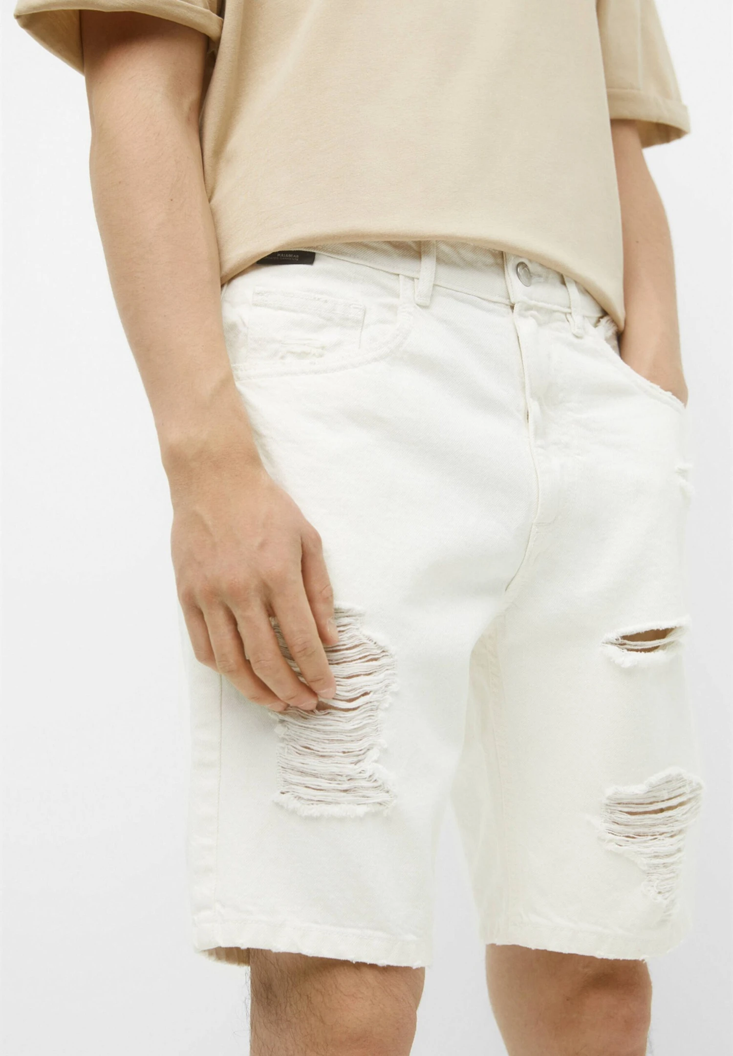 PULL & BEAR Ripped Bermuda- Shorts Di Jeans - White 5 PULL & BEAR Ripped Bermuda- Shorts Di Jeans - White - immagine 5