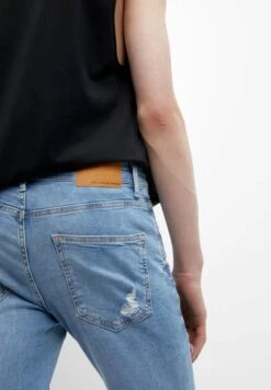 PULL & BEAR Ripped Carrot FitJeans Slim FitLight Blue Denim Uomo Jeans PUC22G0PA-K11 9 PULL & BEAR Ripped Carrot FitJeans Slim FitLight Blue Denim Uomo Jeans PUC22G0PA-K11 -Pull & Bear b3fd8f85608d4f0680bf49210056fd8c