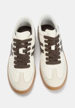 PULL & BEAR RETRO - Sneakers Basse - Beige -Pull & Bear b5bd67c3812c40e3a9dd7fccf59706cd