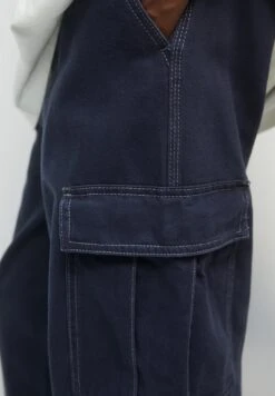 PULL & BEAR Contrast SeamPantaloni CargoBlue Uomo Pantaloni PUC22E0EZ-K11 -Pull & Bear b6086a2866ba4ed594ae5d945f43f173