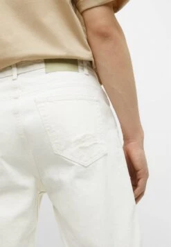 PULL & BEAR Ripped Bermuda- Shorts Di Jeans - White 11 PULL & BEAR Ripped Bermuda- Shorts Di Jeans - White -Pull & Bear b7b03bfa35264c529549ff6278f50b59