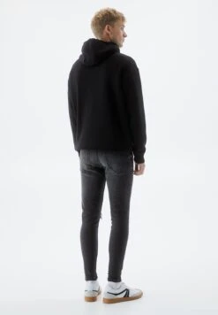 PULL & BEAR Ripped Jeans A SigarettaBlack Uomo Jeans PUC22G0PH-Q12 9 PULL & BEAR Ripped Jeans A SigarettaBlack Uomo Jeans PUC22G0PH-Q12 -Pull & Bear b80c0a91636d42f7a32bcc41bdf4b64b