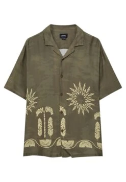 PULL & BEAR Print Short Sleeve - Camicia - Khaki -Pull & Bear b89e3b3f43e34489bb5b5d7325aa7bc1