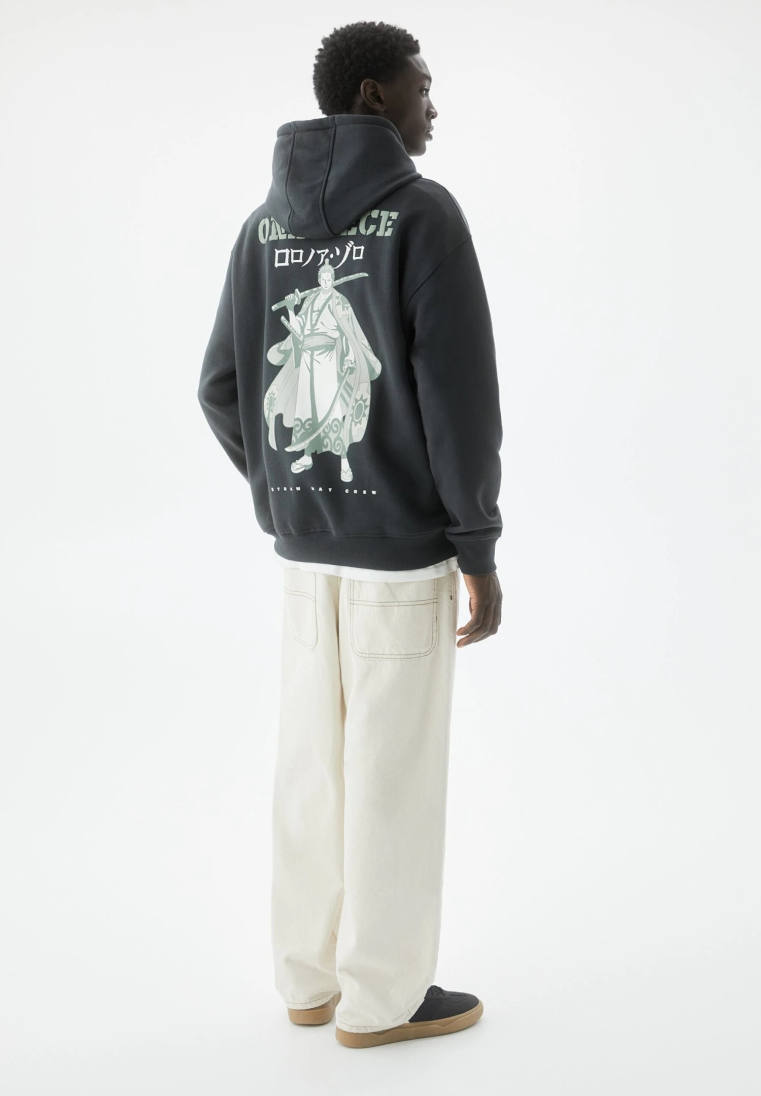 PULL & BEAR One Piece Zoro Felpa Con CappuccioGrey Uomo Maglieria E Felpe PUC22S0R4-C11 3 PULL & BEAR One Piece Zoro Felpa Con CappuccioGrey Uomo Maglieria E Felpe PUC22S0R4-C11 - immagine 3