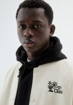 PULL & BEAR Giacca In SimilpelleSand Uomo Giacche PUC22T0SV-B11 -Pull & Bear b9c1e8a18b164342b98ee8766b7114ca