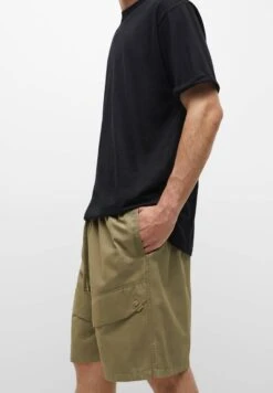 PULL & BEAR Parachute Bermuda ShortsKhaki Uomo Bermuda PUC22F0D1-N11 -Pull & Bear ba9e516fc84f472eaf5abceb6c1d8d5c