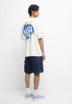 PULL & BEAR 100 Years Of Warner BrosT-Shirt Con StampaWhite Uomo T-shirt E Polo PUC22O1O5-A11 9 PULL & BEAR 100 Years Of Warner BrosT-Shirt Con StampaWhite Uomo T-shirt E Polo PUC22O1O5-A11 -Pull & Bear bda73a4c70cc43b3b2882fbf299f7be4