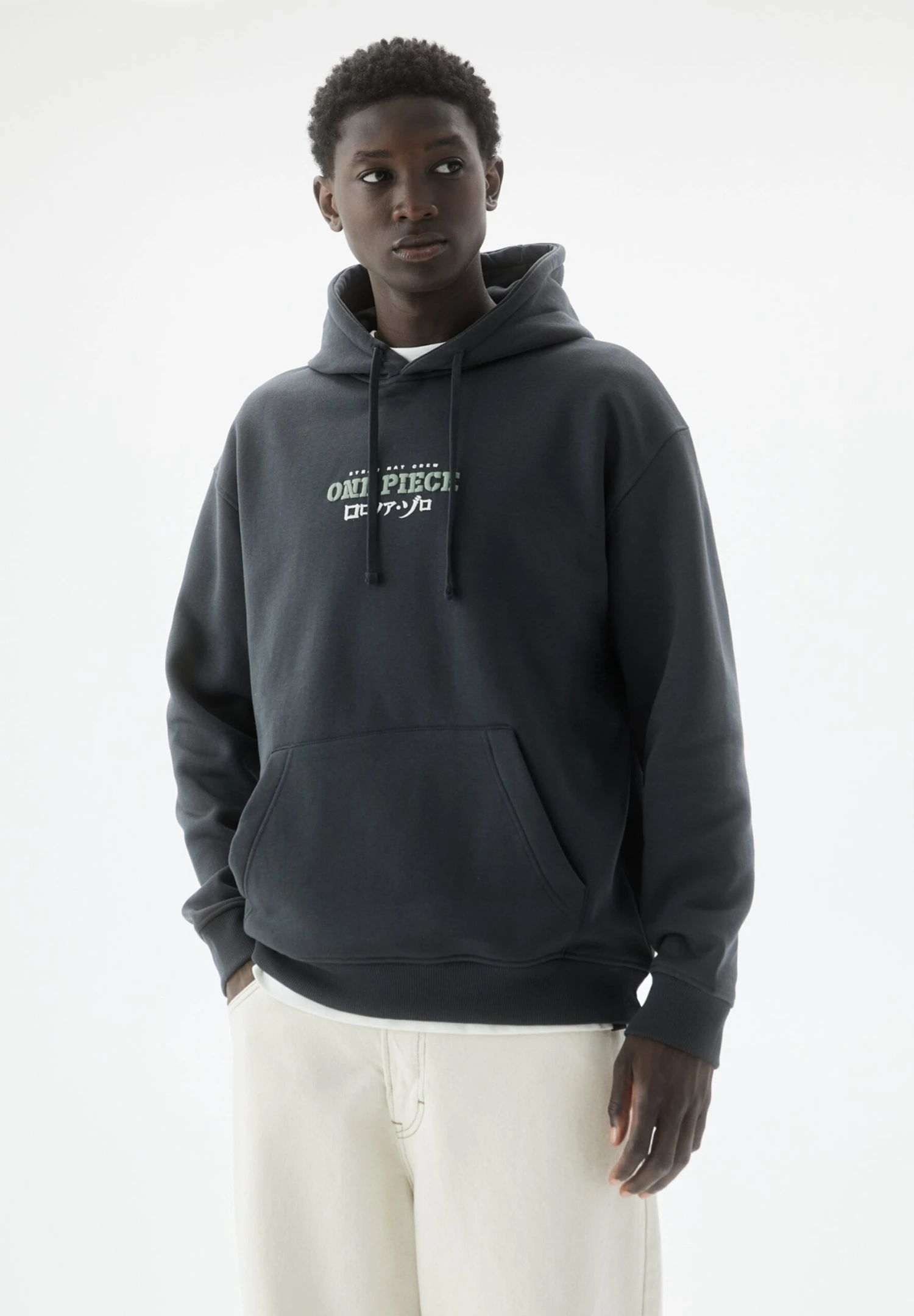 PULL & BEAR One Piece Zoro Felpa Con CappuccioGrey Uomo Maglieria E Felpe PUC22S0R4-C11 1 PULL & BEAR One Piece Zoro Felpa Con CappuccioGrey Uomo Maglieria E Felpe PUC22S0R4-C11