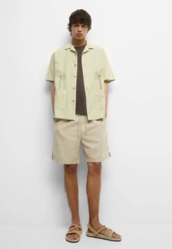 PULL & BEAR Rustic Bermuda TrunksShortsBeige Uomo Bermuda PUC22F0D4-B11 -Pull & Bear c1f4e17c1f7c4e79b3f7a97619171bec