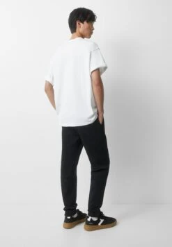 PULL & BEAR Jogger FitPantaloni SportiviBlack Uomo Pantaloni Sportivi E Joggers PUC22E0EW-Q11 -Pull & Bear c8f4a86e2a55412e9720b9d85d243a6d