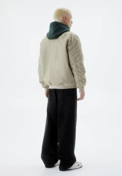 PULL & BEAR Basic PaddedGiubbotto BomberSand Uomo Giacche PUC22T0SR-B11 -Pull & Bear ca2873e036734a9189a83228f11c196d