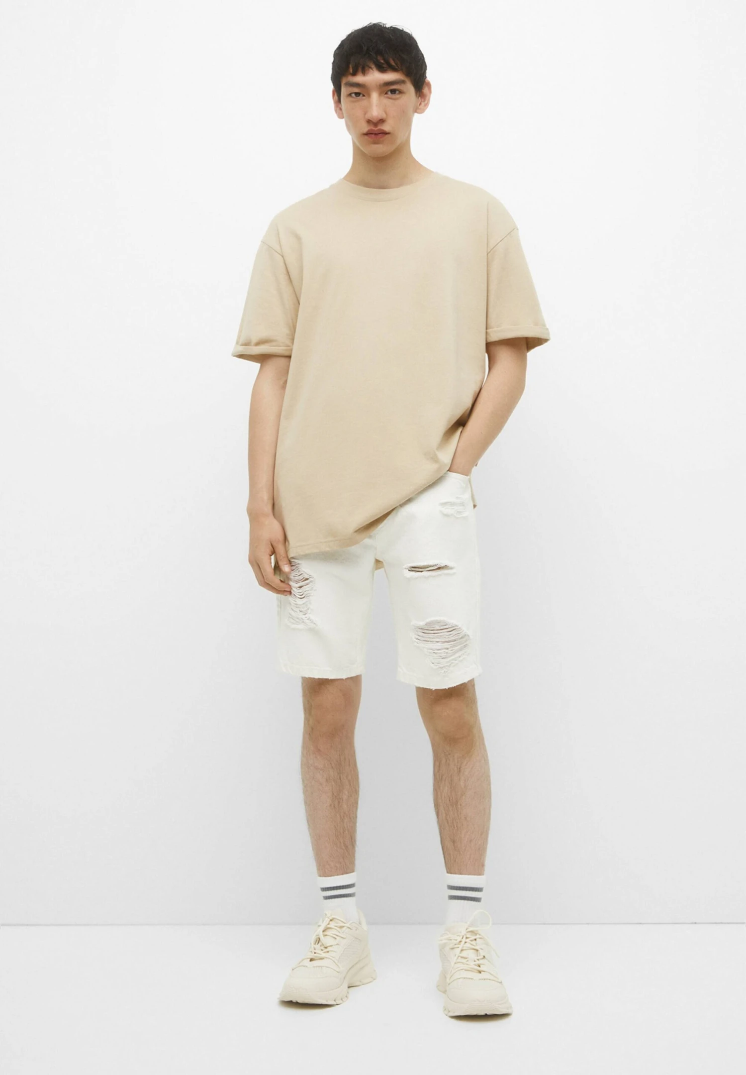 PULL & BEAR Ripped Bermuda- Shorts Di Jeans - White 2 PULL & BEAR Ripped Bermuda- Shorts Di Jeans - White - immagine 2