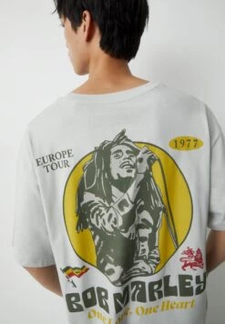 PULL & BEAR Bob Marley European T-Shirt Con StampaGreen Uomo T-shirt E Polo PUC22O1PF-M11 11 PULL & BEAR Bob Marley European T-Shirt Con StampaGreen Uomo T-shirt E Polo PUC22O1PF-M11 -Pull & Bear cc007b4ae6d44b6ab458fb875f46511f