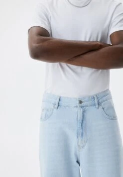 PULL & BEAR BaggyJeans A SigarettaLight Blue Denim Uomo Jeans PUC21N0IZ-K13 -Pull & Bear cc7e8115b9ad4d7086f99eb63686db07