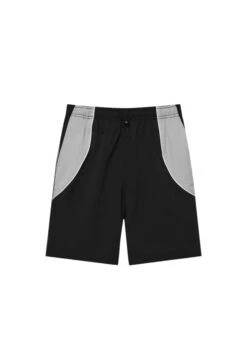 PULL & BEAR Bermuda With PanelsShortsBlack Uomo Bermuda PUC22F0DD-Q11 -Pull & Bear cd16460ffa2a47b8b555e3e9526ad417