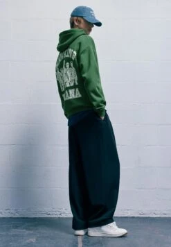 PULL & BEAR STRANGER THINGS - Felpa - Dark Green -Pull & Bear ce11e01251e547d7b62928792fe6d338