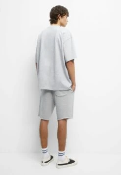 PULL & BEAR ShortsLight Grey Uomo Bermuda PUC22F0D6-C11 -Pull & Bear d07e3cca2c274396a4c8bfd921728250