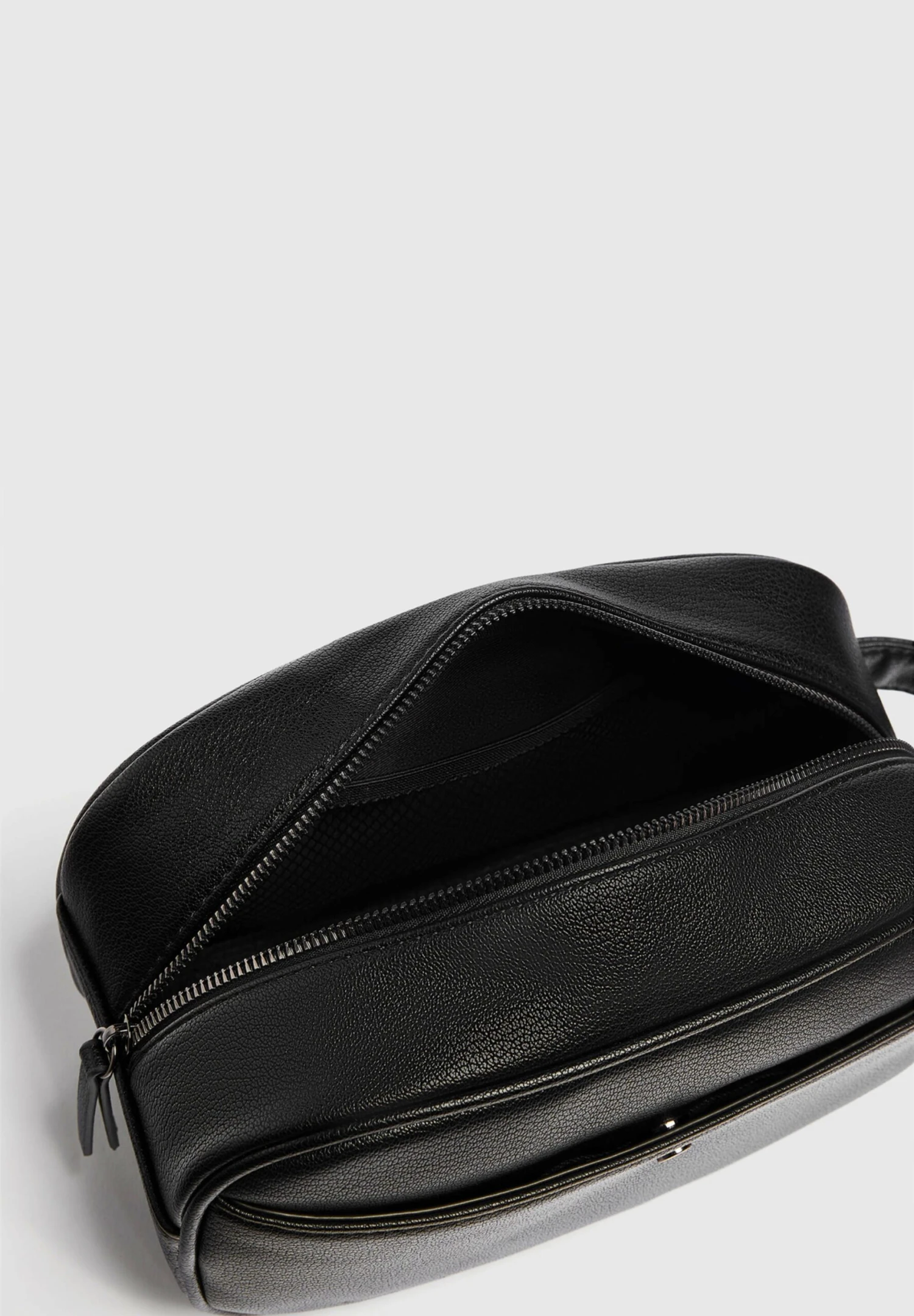 PULL & BEAR Basic-NecessaireTrousseBlack Uomo Borse PUC52H02A-Q11 2 PULL & BEAR Basic-NecessaireTrousseBlack Uomo Borse PUC52H02A-Q11 - immagine 2