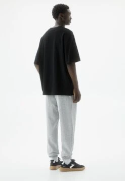 PULL & BEAR Standard FitJoggersPantaloni SportiviDark Grey Uomo Pantaloni PUC22E0F5-C11 -Pull & Bear d09f5fe389a8450d92dfae7bbcffbe4c