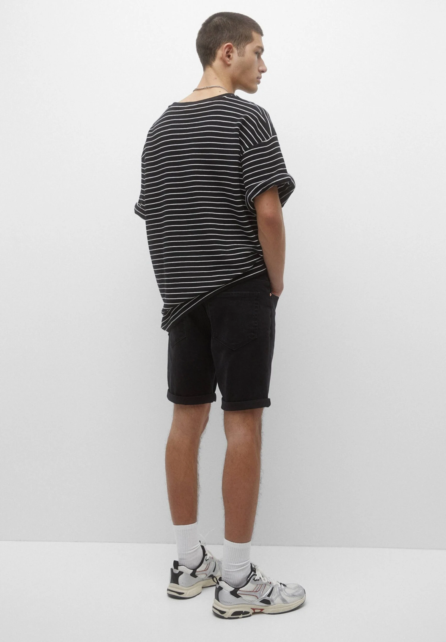 PULL & BEAR BermudaShorts Di JeansBlack Denim Uomo Jeans PUC22F0BN-Q11 3 PULL & BEAR BermudaShorts Di JeansBlack Denim Uomo Jeans PUC22F0BN-Q11 - immagine 3