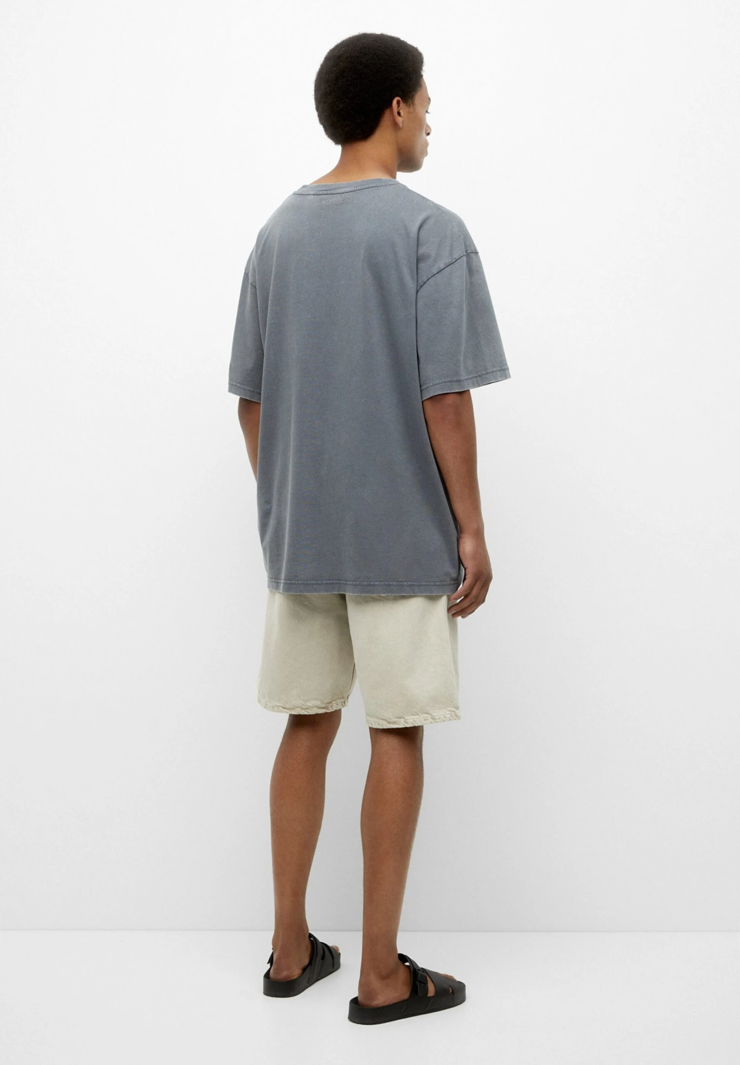 PULL & BEAR Deep With Grace Graphic - T-Shirt Con Stampa - Grey 3 PULL & BEAR Deep With Grace Graphic - T-Shirt Con Stampa - Grey - immagine 3