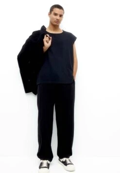 PULL & BEAR Basic Jogger Jeans BaggyBlack Uomo Jeans PUC22G0PD-Q11 -Pull & Bear d20709a7f70a4db0bd3aafbd3dbe4724