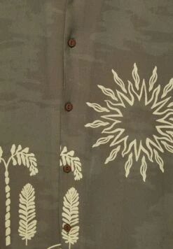 PULL & BEAR Print Short Sleeve - Camicia - Khaki -Pull & Bear d20c905bae7241818f094868e0f9d069