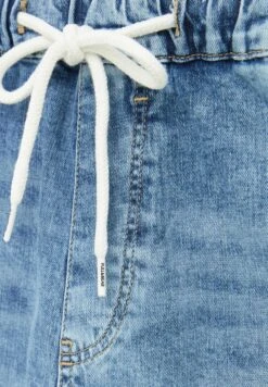 PULL & BEAR Mit Rissen Am Knie - Jeans Tapered Fit - Royal Blue -Pull & Bear d4b4f8bd52134fefb1a028abed0322c6