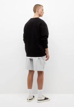 PULL & BEAR Jogger Bermuda With ZipsShortsLight Grey Uomo Bermuda PUC22F0BF-C12 10 PULL & BEAR Jogger Bermuda With ZipsShortsLight Grey Uomo Bermuda PUC22F0BF-C12 -Pull & Bear d5146764f8b24bfa9afa6e59f81ae8fd