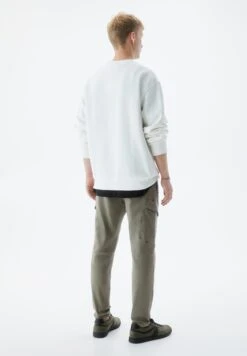 PULL & BEAR With PocketsPantaloni SportiviKhaki Uomo Pantaloni Sportivi E Joggers PUC22E0EV-N11 9 PULL & BEAR With PocketsPantaloni SportiviKhaki Uomo Pantaloni Sportivi E Joggers PUC22E0EV-N11 -Pull & Bear d61be29057274042bdf3b9cf3b6acfc7